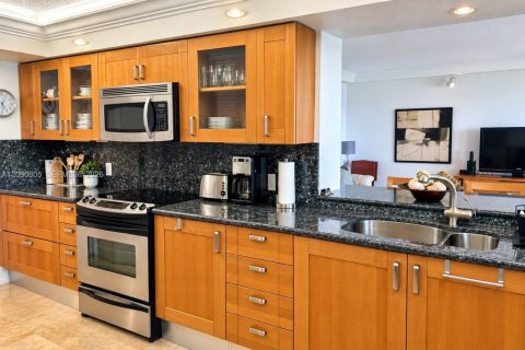 Condo in Lauderdale-by-the-Sea, Florida, 2 bedrooms  № 2370138 - photo 8