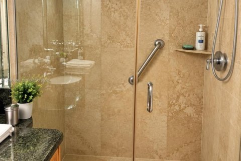 Condo in Lauderdale-by-the-Sea, Florida, 2 bedrooms  № 2370138 - photo 14