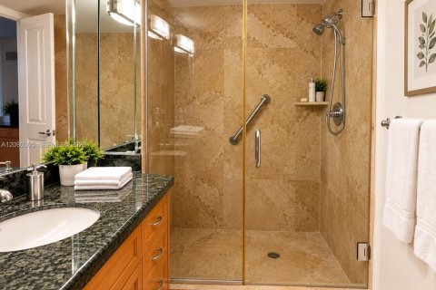 Condo in Lauderdale-by-the-Sea, Florida, 2 bedrooms  № 2370138 - photo 15