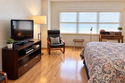 Condo in Lauderdale-by-the-Sea, Florida, 2 bedrooms  № 2370138 - photo 11