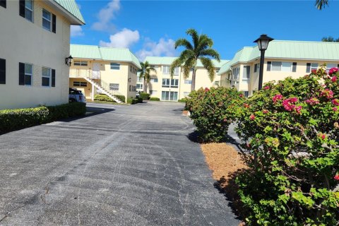 Condominio en venta en Boynton Beach, Florida, 1 dormitorio, 88.26 m2 № 1949370 - foto 2