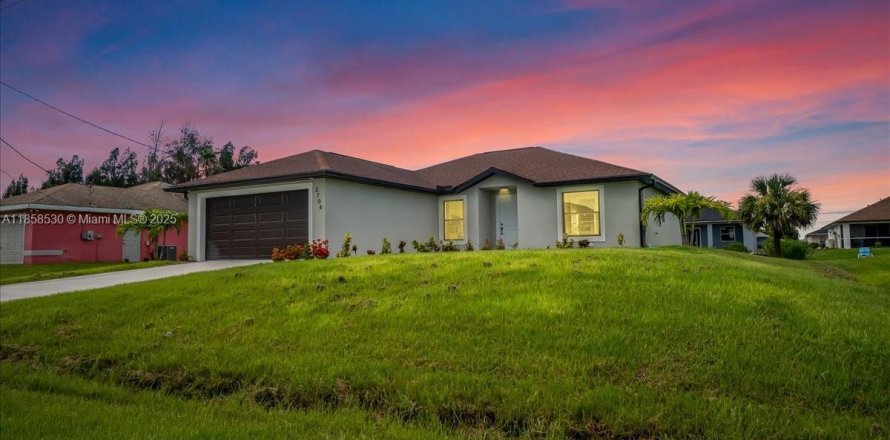 House in Lehigh Acres, Florida 3 bedrooms, 142.33 sq.m. № 1882001