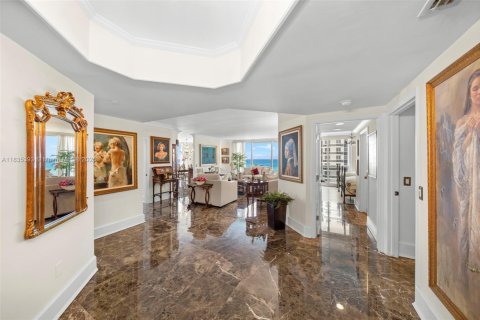 Copropriété à louer à Miami Beach, Floride: 4 chambres, 328.87 m2 № 1823524 - photo 2