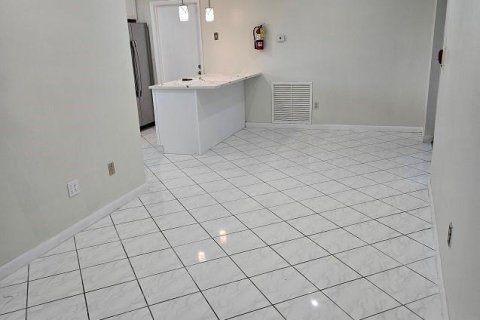 Villa ou maison à louer à Sunrise, Floride: 3 chambres, 122.17 m2 № 2261812 - photo 10