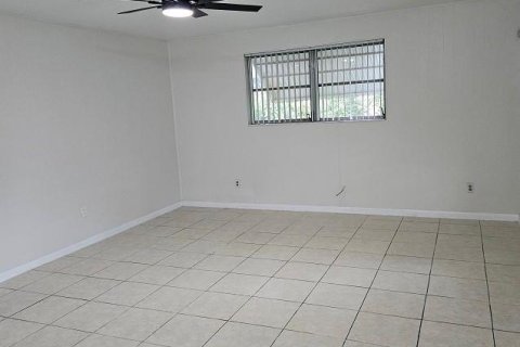 Villa ou maison à louer à Sunrise, Floride: 3 chambres, 122.17 m2 № 2261812 - photo 14