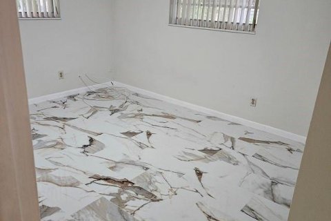 Villa ou maison à louer à Sunrise, Floride: 3 chambres, 122.17 m2 № 2261812 - photo 4
