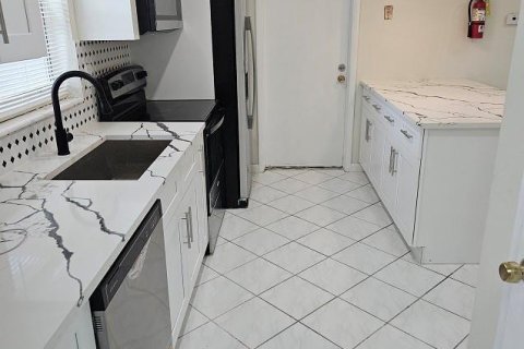 Villa ou maison à louer à Sunrise, Floride: 3 chambres, 122.17 m2 № 2261812 - photo 12