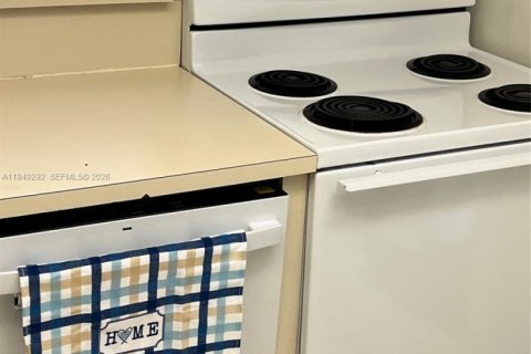 Condo in Miami, Florida, 2 bedrooms  № 2005131 - photo 6