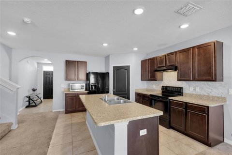 House in Davenport, Florida 5 bedrooms, 250.46 sq.m. № 1558535 - photo 13