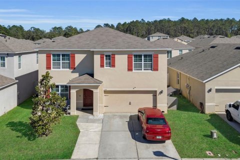 House in Davenport, Florida 5 bedrooms, 250.46 sq.m. № 1558535 - photo 2