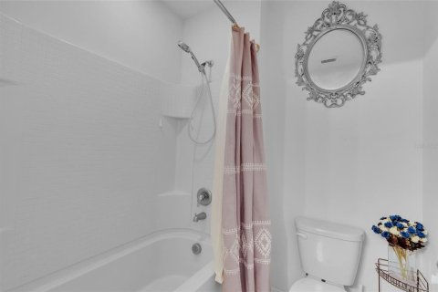 House in Davenport, Florida 5 bedrooms, 250.46 sq.m. № 1558535 - photo 28