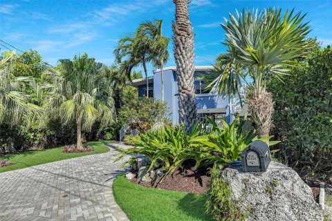 House in Islamorada, Village of Islands, Florida 2 bedrooms, 114.27 sq.m. № 1712888 - photo 13