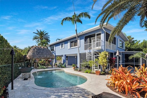 House in Islamorada, Village of Islands, Florida 2 bedrooms, 114.27 sq.m. № 1712888 - photo 1