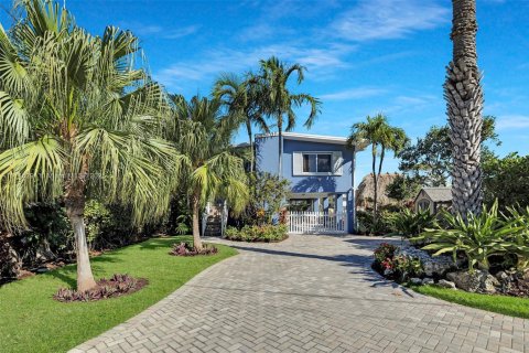 House in Islamorada, Village of Islands, Florida 2 bedrooms, 114.27 sq.m. № 1712888 - photo 9