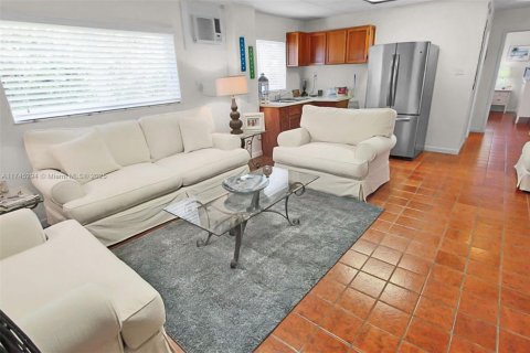 House in Islamorada, Village of Islands, Florida 2 bedrooms, 114.27 sq.m. № 1712888 - photo 20