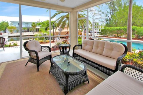House in Islamorada, Village of Islands, Florida 2 bedrooms, 114.27 sq.m. № 1712888 - photo 19