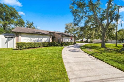 Villa ou maison à vendre à Tampa, Floride: 3 chambres, 159.42 m2 № 2425271 - photo 6