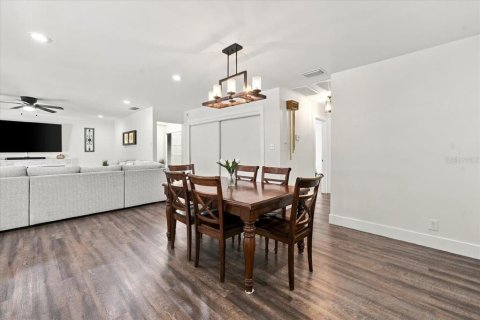 Villa ou maison à vendre à Tampa, Floride: 3 chambres, 159.42 m2 № 2425271 - photo 11