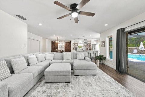 Villa ou maison à vendre à Tampa, Floride: 3 chambres, 159.42 m2 № 2425271 - photo 3