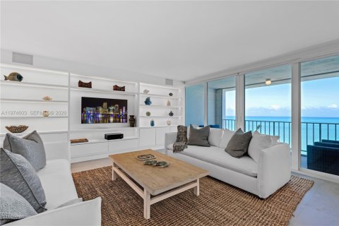 Снять в аренду кондоминиум в Ки-Бискейн, Флорида 2 спальни, 174.19м2, № 2036028 - фото 15