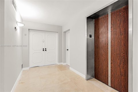 Снять в аренду кондоминиум в Ки-Бискейн, Флорида 2 спальни, 174.19м2, № 2036028 - фото 9