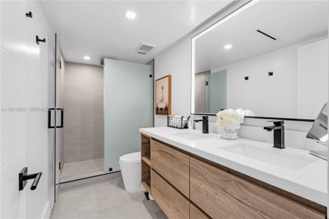 Снять в аренду кондоминиум в Ки-Бискейн, Флорида 2 спальни, 174.19м2, № 2036028 - фото 27