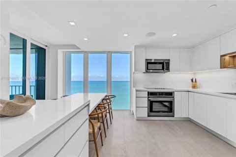 Снять в аренду кондоминиум в Ки-Бискейн, Флорида 2 спальни, 174.19м2, № 2036028 - фото 19