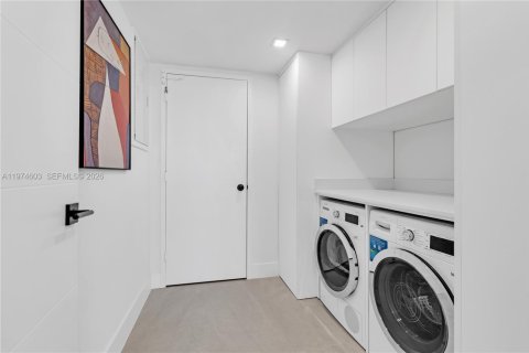 Снять в аренду кондоминиум в Ки-Бискейн, Флорида 2 спальни, 174.19м2, № 2036028 - фото 22