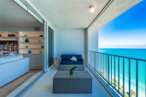 Снять в аренду кондоминиум в Ки-Бискейн, Флорида 2 спальни, 174.19м2, № 2036028 - фото 5