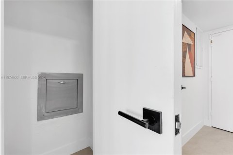 Снять в аренду кондоминиум в Ки-Бискейн, Флорида 2 спальни, 174.19м2, № 2036028 - фото 23