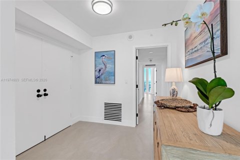 Снять в аренду кондоминиум в Ки-Бискейн, Флорида 2 спальни, 174.19м2, № 2036028 - фото 2