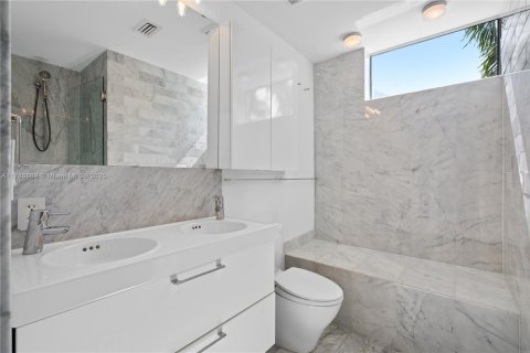 Adosado en venta en Miami Beach, Florida, 2 dormitorios, 104.79 m2 № 1645987 - foto 18
