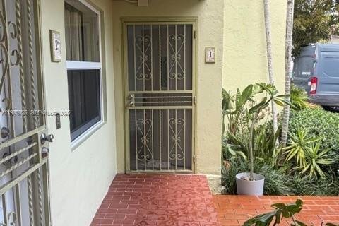 Condo in Miami, Florida, 2 bedrooms  № 2040567 - photo 7