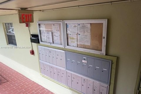 Condo in Miami, Florida, 2 bedrooms  № 2040567 - photo 8