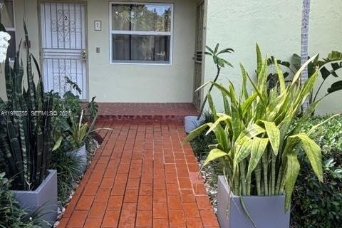 Condo in Miami, Florida, 2 bedrooms  № 2040567 - photo 6