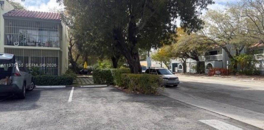 Condo in Miami, Florida, 2 bedrooms  № 2040567