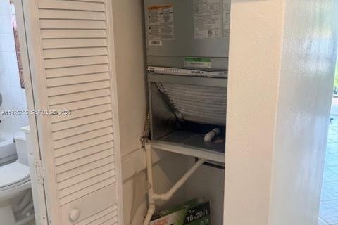 Condo in Miami, Florida, 2 bedrooms  № 2040567 - photo 17