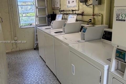 Condo in Miami, Florida, 2 bedrooms  № 2040567 - photo 9