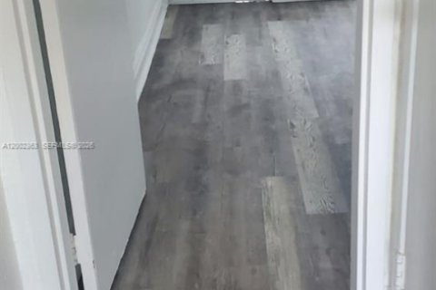 House in Miami Beach, Florida 1 bedroom, 767.93 sq.m. № 2067736 - photo 5