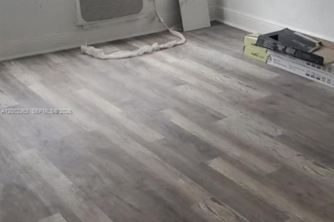 House in Miami Beach, Florida 1 bedroom, 767.93 sq.m. № 2067736 - photo 6