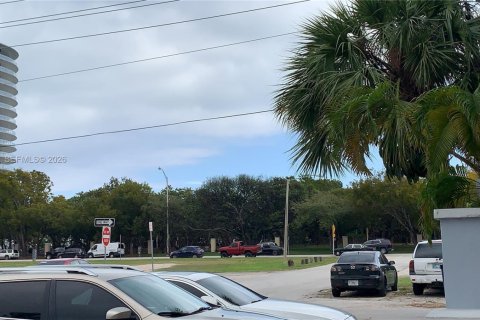 House in Miami Beach, Florida 1 bedroom, 767.93 sq.m. № 2067736 - photo 10