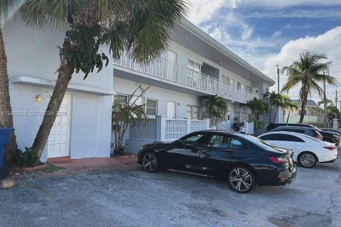 House in Miami Beach, Florida 1 bedroom, 767.93 sq.m. № 2067736