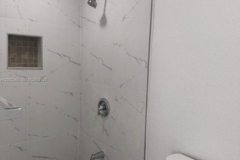 House in Miami Beach, Florida 1 bedroom, 767.93 sq.m. № 2067736 - photo 8