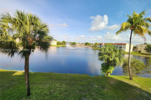 Condo in Sunrise, Florida, 1 bedroom  № 2001574 - photo 19