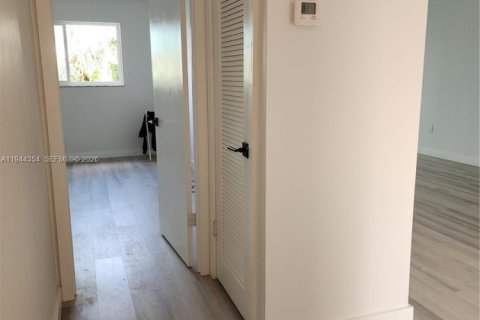 Condo in Sunrise, Florida, 1 bedroom  № 2001574 - photo 10