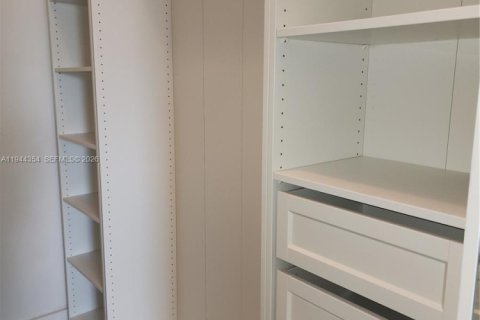 Condo in Sunrise, Florida, 1 bedroom  № 2001574 - photo 17