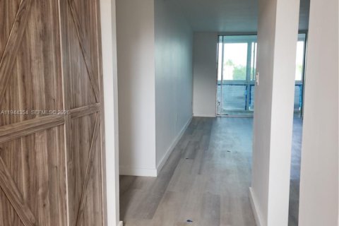 Condo in Sunrise, Florida, 1 bedroom  № 2001574 - photo 9