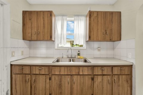 Villa ou maison à vendre à Miami, Floride: 4 chambres, 201.97 m2 № 1695805 - photo 30