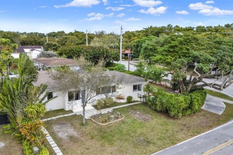 Villa ou maison à vendre à Miami, Floride: 4 chambres, 201.97 m2 № 1695805 - photo 3
