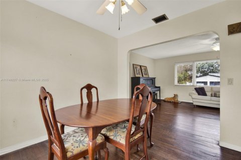 Villa ou maison à vendre à Miami, Floride: 4 chambres, 201.97 m2 № 1695805 - photo 16